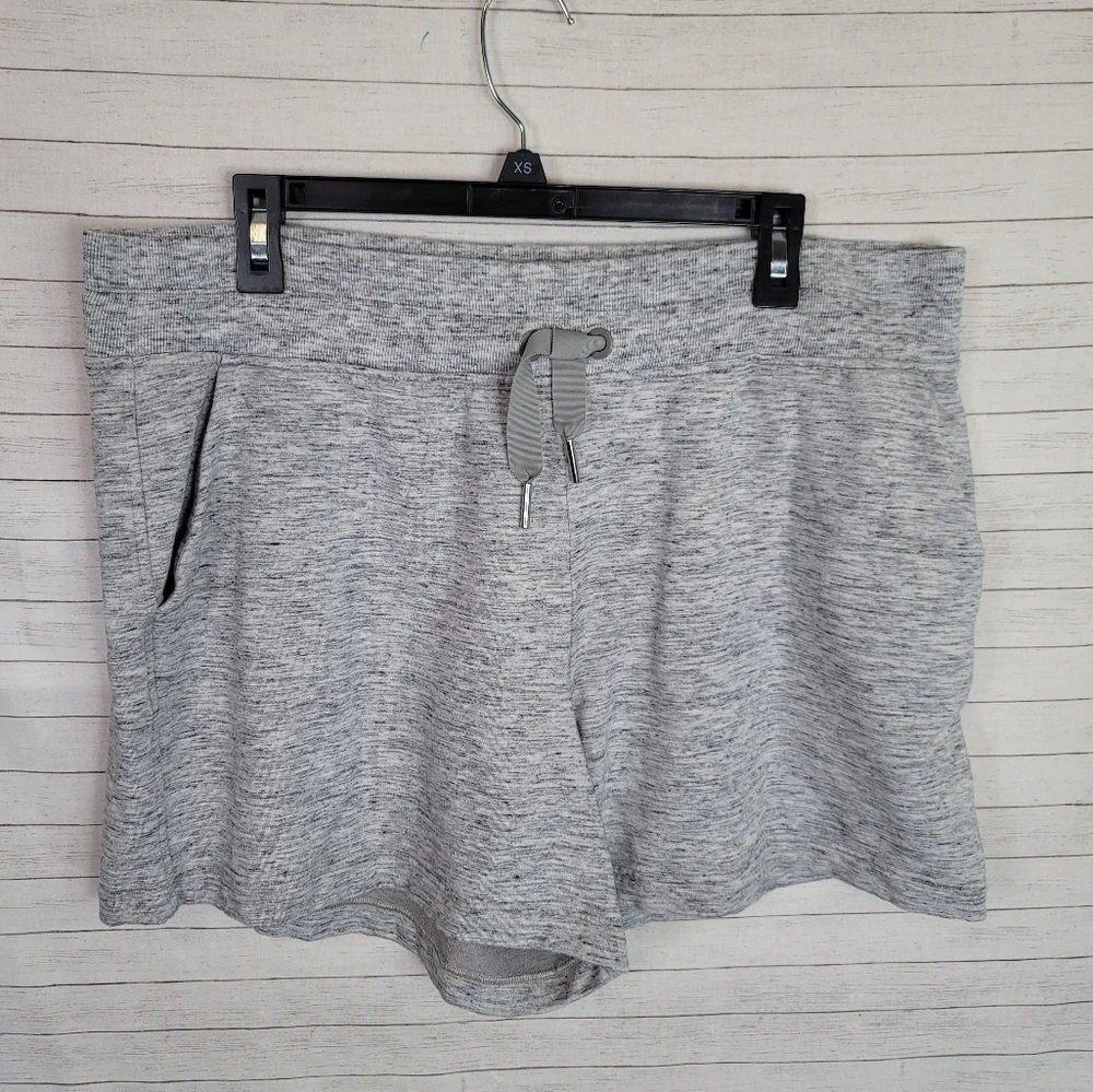 Athleta Balance 4” Shortie in Heathered Gray, sz 1X
